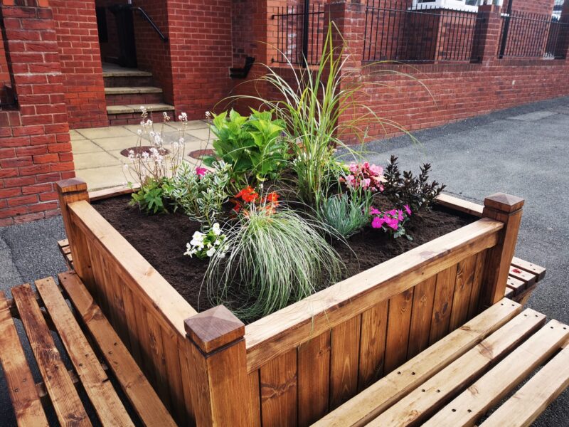 timber Planter seat 1.2 x 1.2 x1.0m.jpgwith sustainable plant up